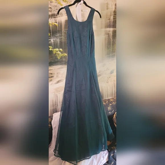 green emerald velvet dress Jordan Metallic Gown – Dress the Population